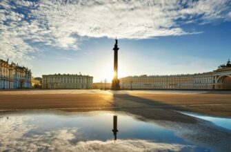 Дворцовая площадь в Санкт-Петербурге