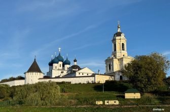 Высоцкий монастырь в Серпухове на высоком берегу реки Нары